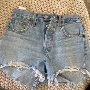 Levis 501 Shorts- Light Wash